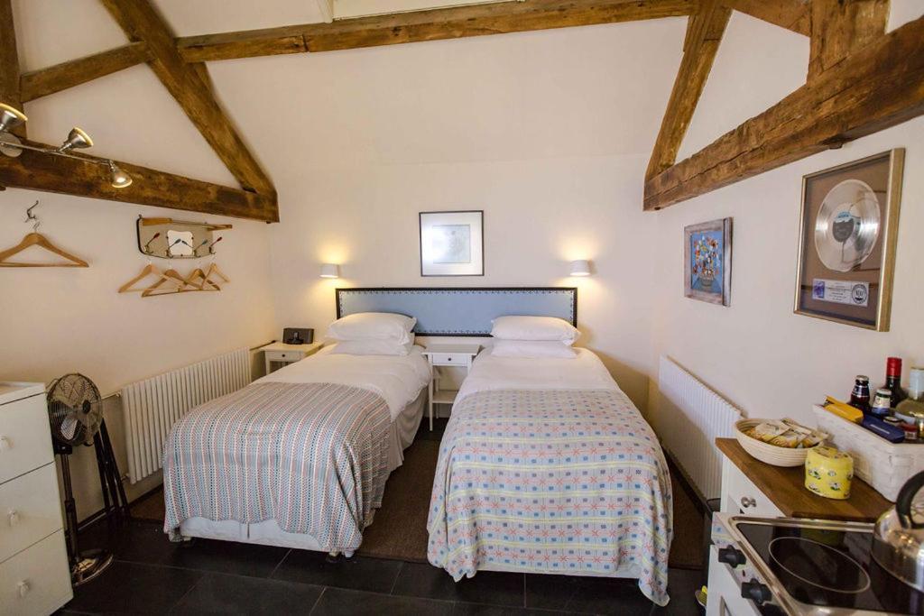 Pensjonat T'S At Lower Rudloe Farm Corsham Zewnętrze zdjęcie